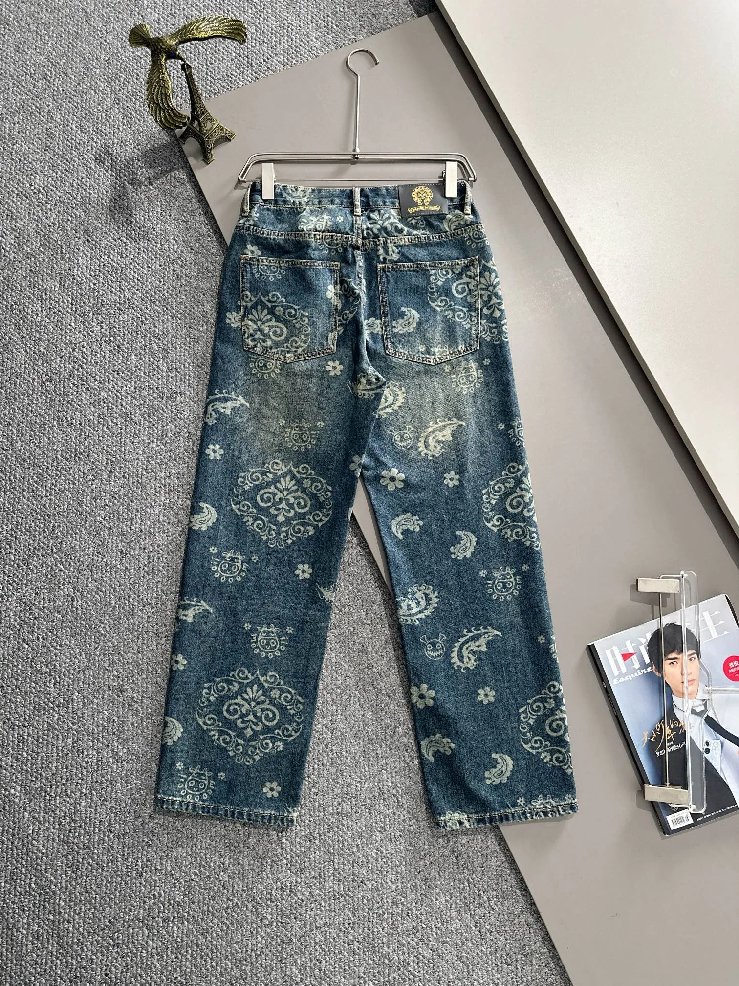 🅿️400 Croxin 2025 Four Seasons Loose Jeans and Straight Trousers, the trend in the trend! Many fashion bloggers control the upper body. The water is woven from imported Japanese Denim plain cotton denim fabric. It has three standards, is soft, delicate, comfortable and breathable. The color has a modern and fashionable vicissitudes. The upper body is versatile and fashionable! Light luxury, a must-have item for daily commuting! Code number: 28-40 (please state your height and weight when placing an order)